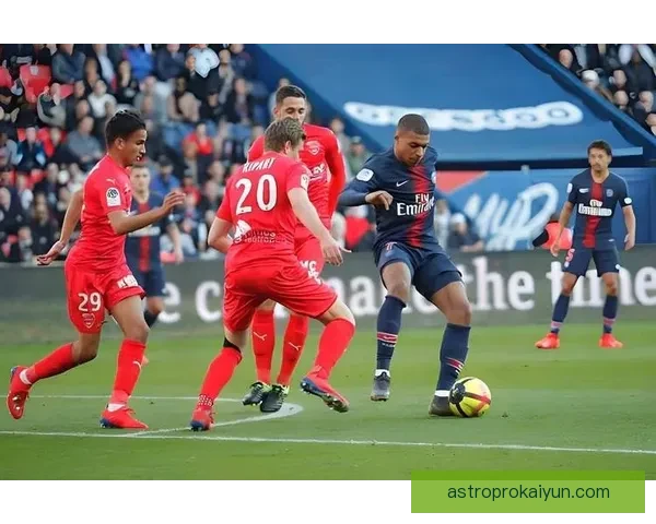 拉科中场组织在近期赛事中表现稳健，持续提升球队中场控制力。